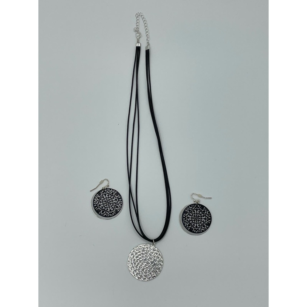 Leatherette and silver colored pendant necklace and earing set Jewlery
